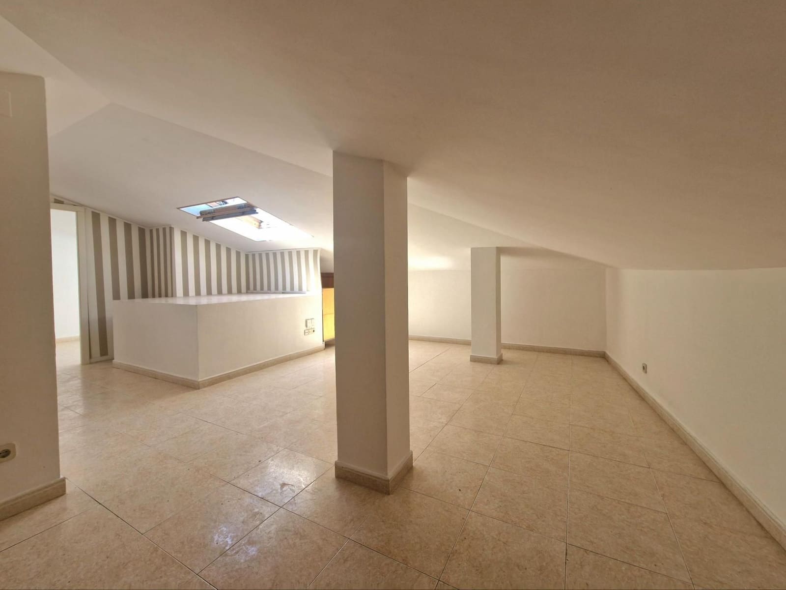 5 bedroom Penthouse for rent in Sant Cugat del Valles with pool garage - € 1,990 (Ref: 9451389)