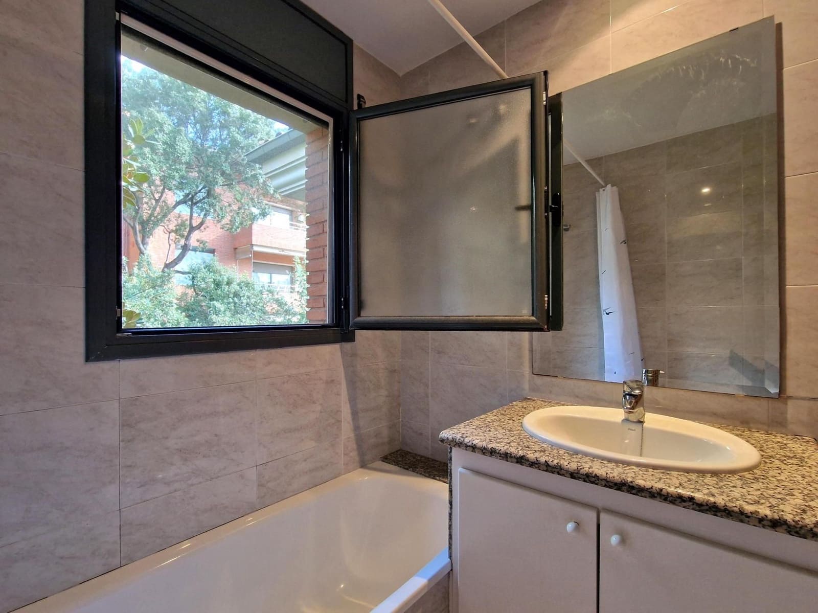 5 bedroom Penthouse for rent in Sant Cugat del Valles with pool garage - € 1,990 (Ref: 9451389)