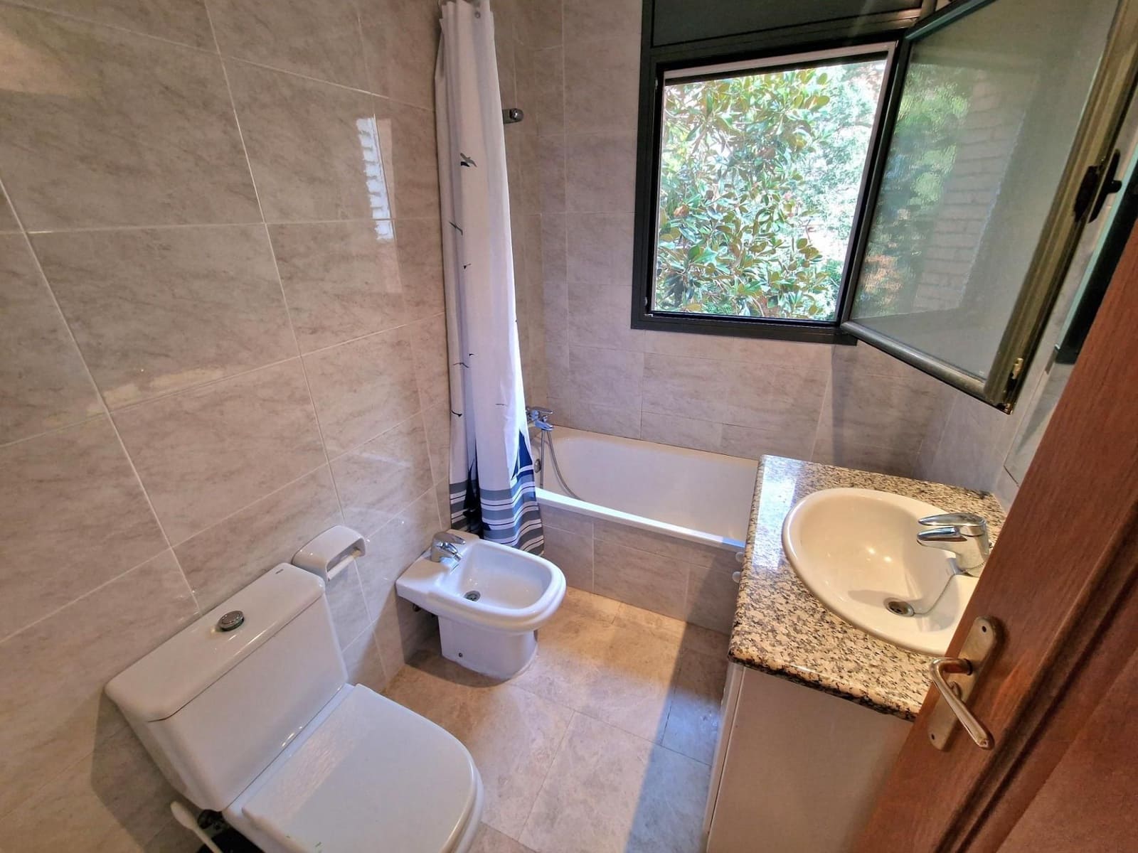 5 bedroom Penthouse for rent in Sant Cugat del Valles with pool garage - € 1,990 (Ref: 9451389)