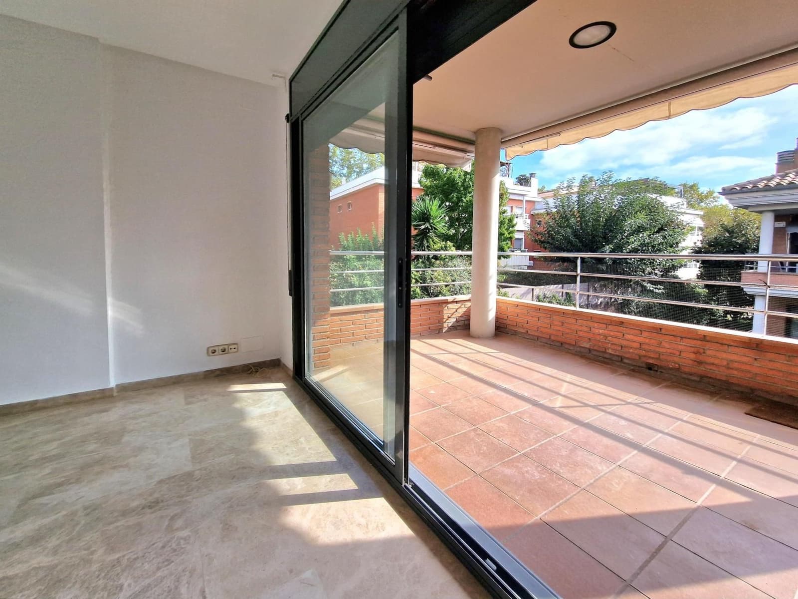 5 bedroom Penthouse for rent in Sant Cugat del Valles with pool garage - € 1,990 (Ref: 9451389)