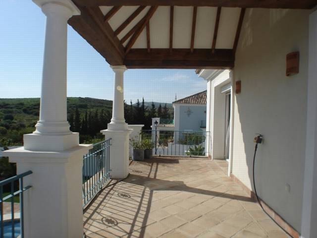 4 quarto Moradia para venda em La Duquesa / Puerto de la Duquesa com piscina garagem - 780 000 € (Ref: 10125152)