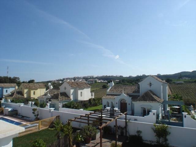4 quarto Moradia para venda em La Duquesa / Puerto de la Duquesa com piscina garagem - 780 000 € (Ref: 10125152)
