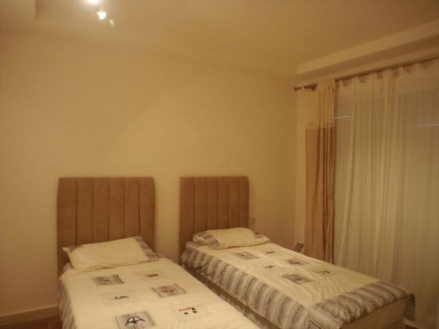 4 quarto Moradia para venda em La Duquesa / Puerto de la Duquesa, Manilva com piscina garagem - 780 000 € (Ref: 10125152)