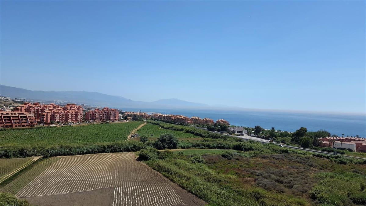 Casa de 2 habitaciones en La Duquesa / Puerto de la Duquesa en venta con piscina garaje - 340.000 € (Ref: 10125168)