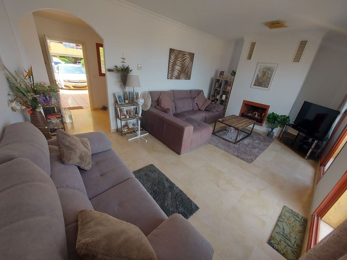 Casa de 2 habitaciones en La Duquesa / Puerto de la Duquesa en venta con piscina garaje - 340.000 € (Ref: 10125168)