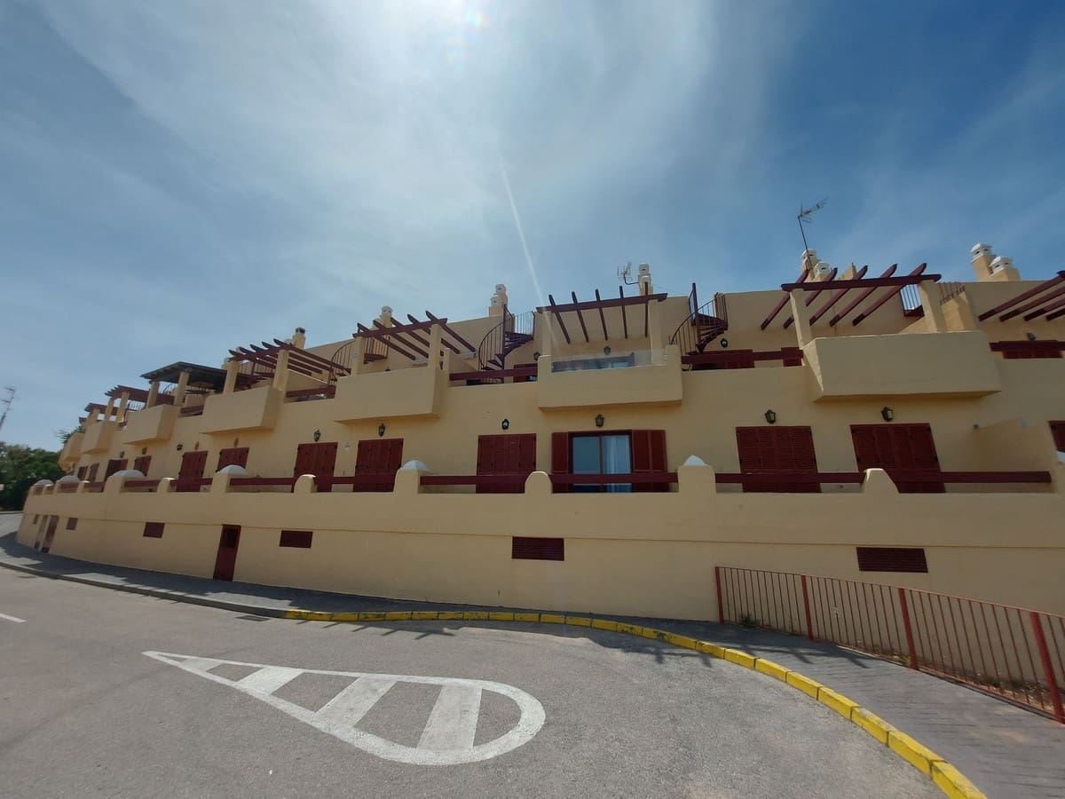 Casa de 2 habitaciones en La Duquesa / Puerto de la Duquesa en venta con piscina garaje - 340.000 € (Ref: 10125168)