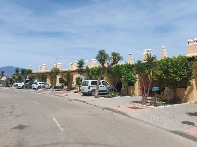 2 sypialnia Dom na sprzedaż w La Duquesa / Puerto de la Duquesa, Manilva z basenem garażem - 340 000 € (Ref: 10125168)