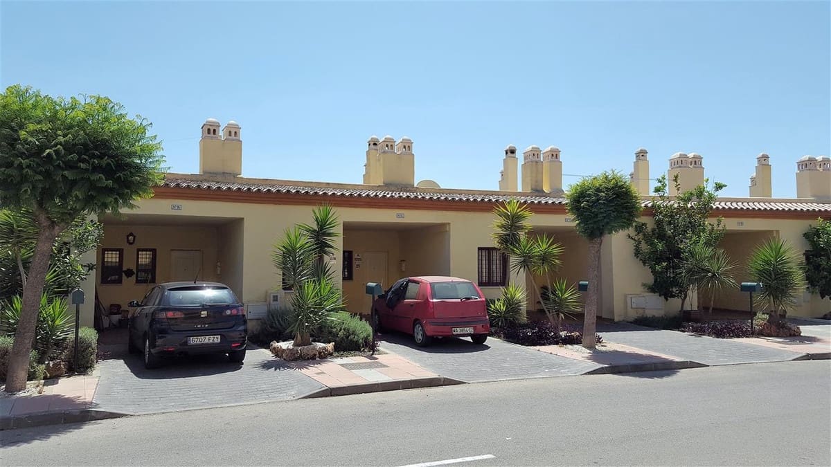 Casa de 2 habitaciones en La Duquesa / Puerto de la Duquesa en venta con piscina garaje - 340.000 € (Ref: 10125168)