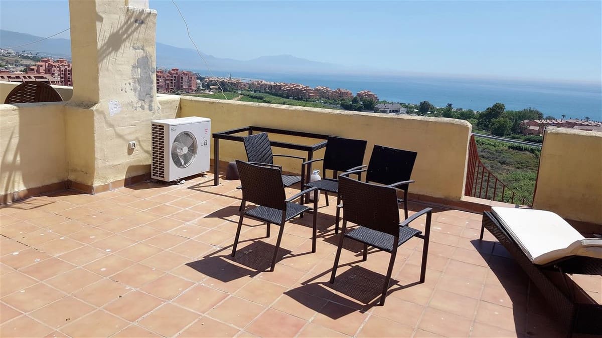 Casa de 2 habitaciones en La Duquesa / Puerto de la Duquesa en venta con piscina garaje - 340.000 € (Ref: 10125168)