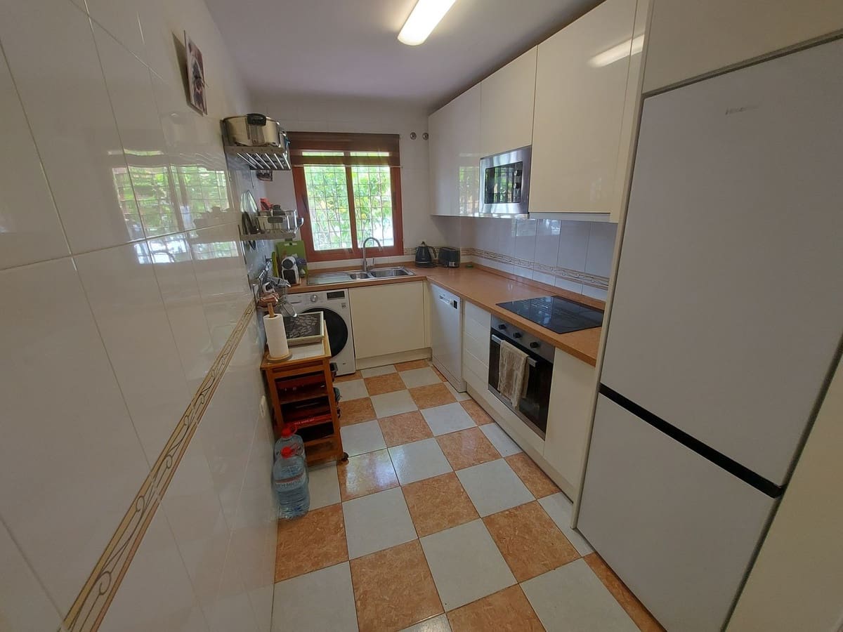 Casa de 2 habitaciones en La Duquesa / Puerto de la Duquesa en venta con piscina garaje - 340.000 € (Ref: 10125168)