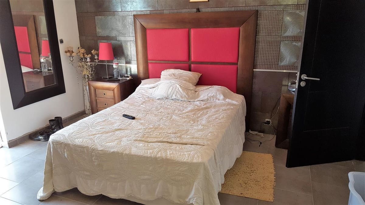 9 quarto Moradia para venda em La Duquesa / Puerto de la Duquesa com piscina garagem - 795 000 € (Ref: 10125169)