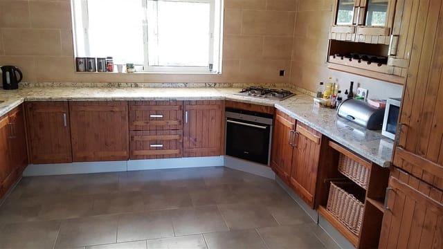 9 quarto Moradia para venda em La Duquesa / Puerto de la Duquesa, Manilva com piscina garagem - 795 000 € (Ref: 10125169)