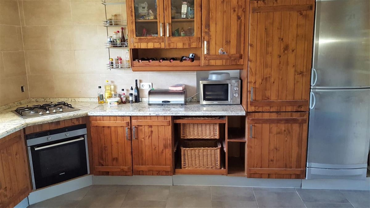 9 quarto Moradia para venda em La Duquesa / Puerto de la Duquesa com piscina garagem - 795 000 € (Ref: 10125169)