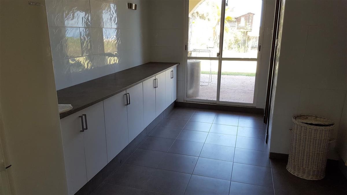 9 quarto Moradia para venda em La Duquesa / Puerto de la Duquesa com piscina garagem - 795 000 € (Ref: 10125169)