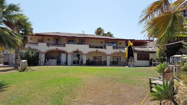 9 quarto Moradia para venda em La Duquesa / Puerto de la Duquesa, Manilva com piscina garagem - 795 000 € (Ref: 10125169)