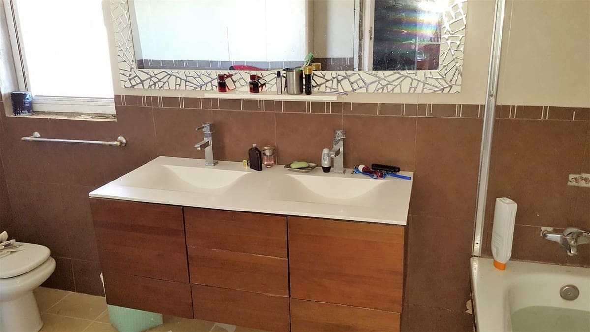 9 quarto Moradia para venda em La Duquesa / Puerto de la Duquesa com piscina garagem - 795 000 € (Ref: 10125169)