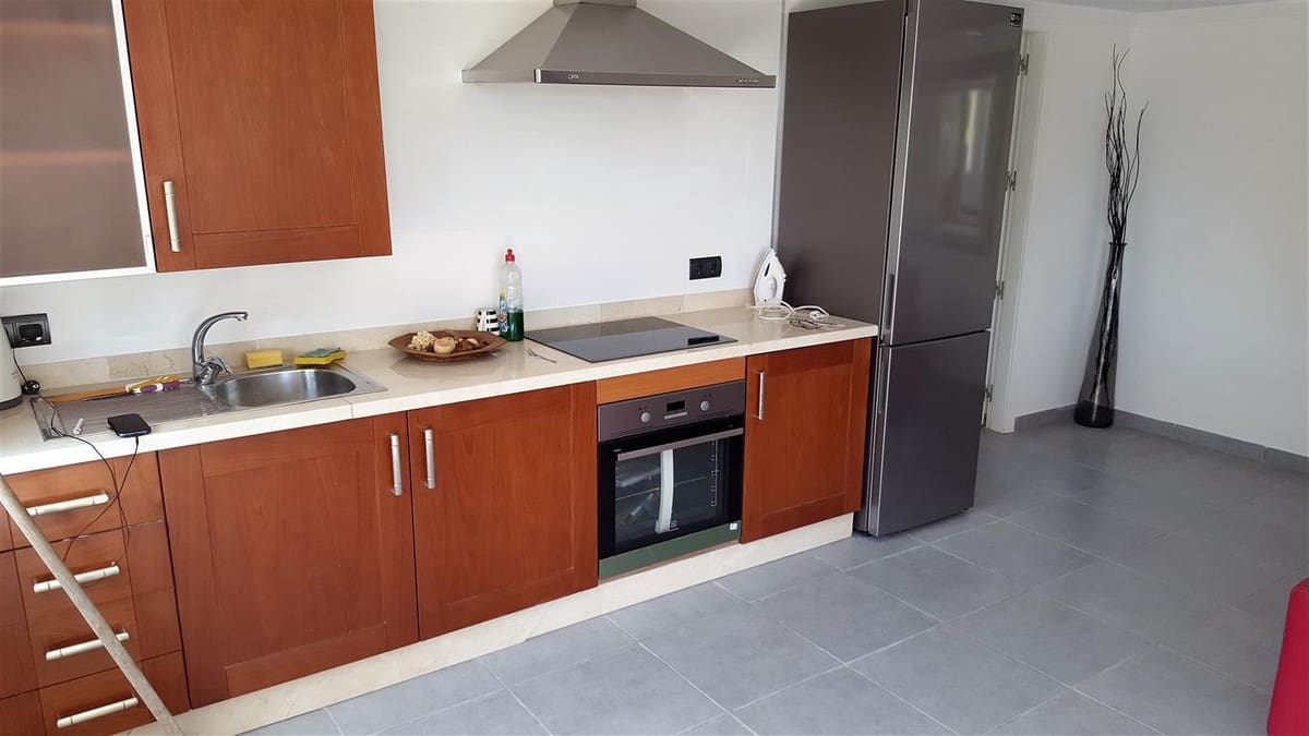 9 quarto Moradia para venda em La Duquesa / Puerto de la Duquesa com piscina garagem - 795 000 € (Ref: 10125169)