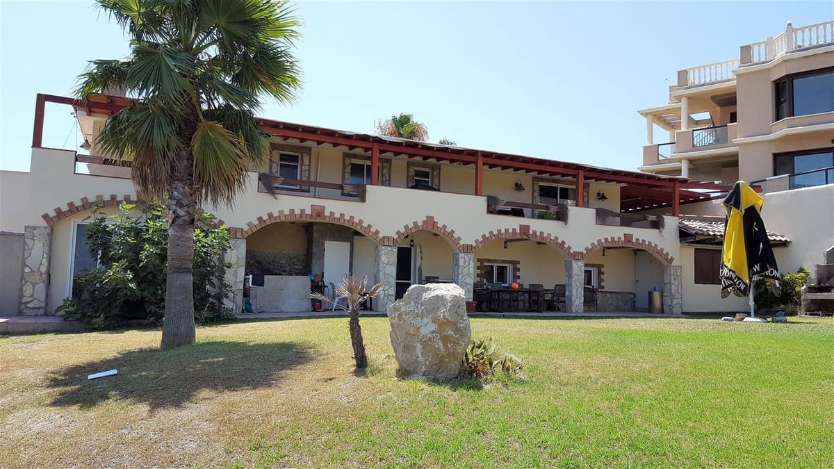 9 quarto Moradia para venda em La Duquesa / Puerto de la Duquesa com piscina garagem - 795 000 € (Ref: 10125169)
