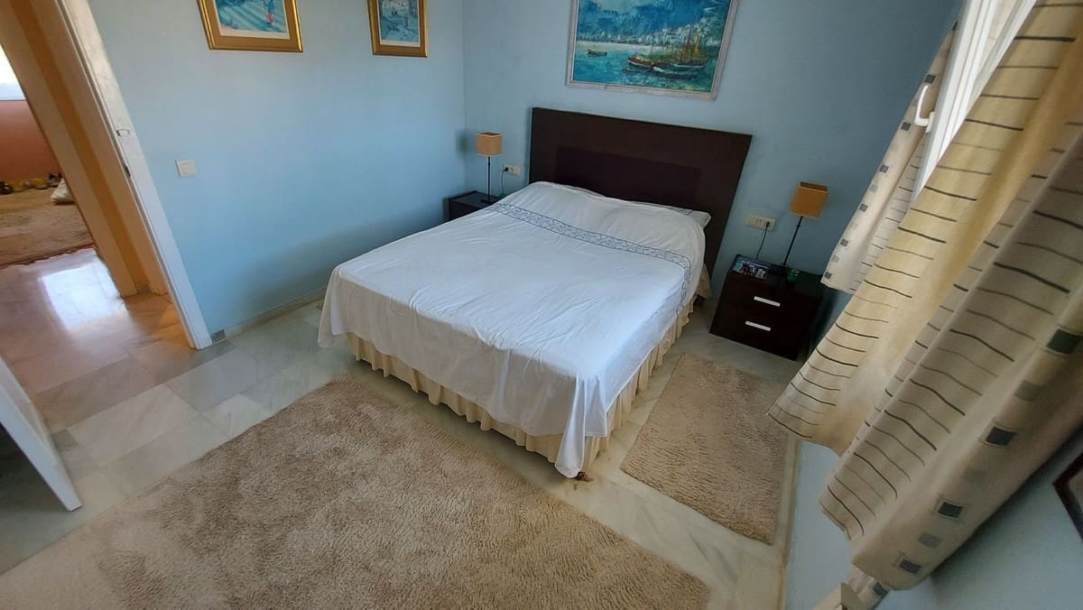 2 soveværelse Lejlighed til salg i La Duquesa / Puerto de la Duquesa med swimmingpool - € 205.000 (Ref: 10125170)