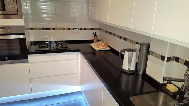 2 chambre Appartement à vendre à La Duquesa / Puerto de la Duquesa, Manilva avec piscine - 205 000 € (Ref: 10125170)