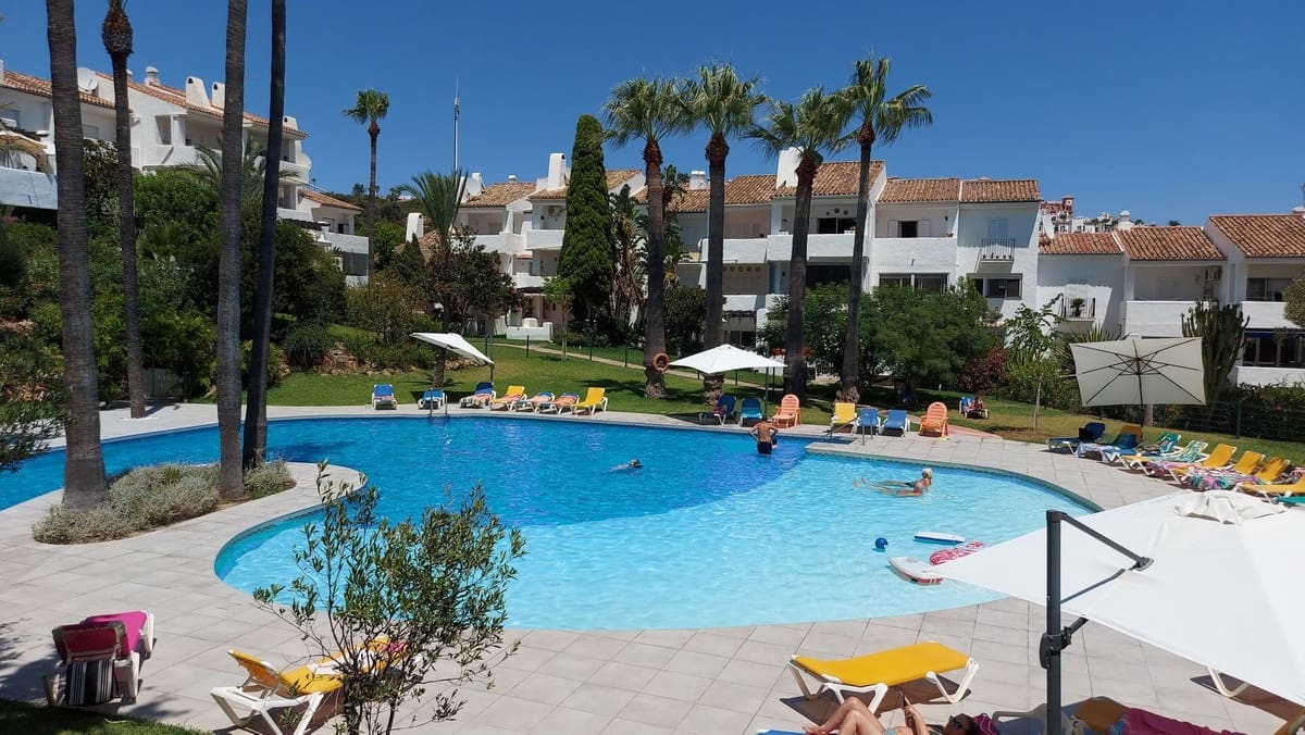 2 soveværelse Lejlighed til salg i La Duquesa / Puerto de la Duquesa med swimmingpool - € 205.000 (Ref: 10125170)