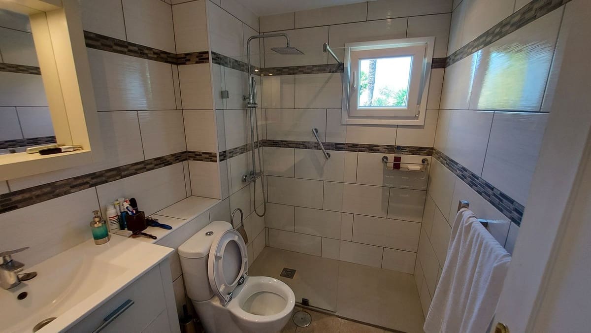 2 soveværelse Lejlighed til salg i La Duquesa / Puerto de la Duquesa med swimmingpool - € 205.000 (Ref: 10125170)