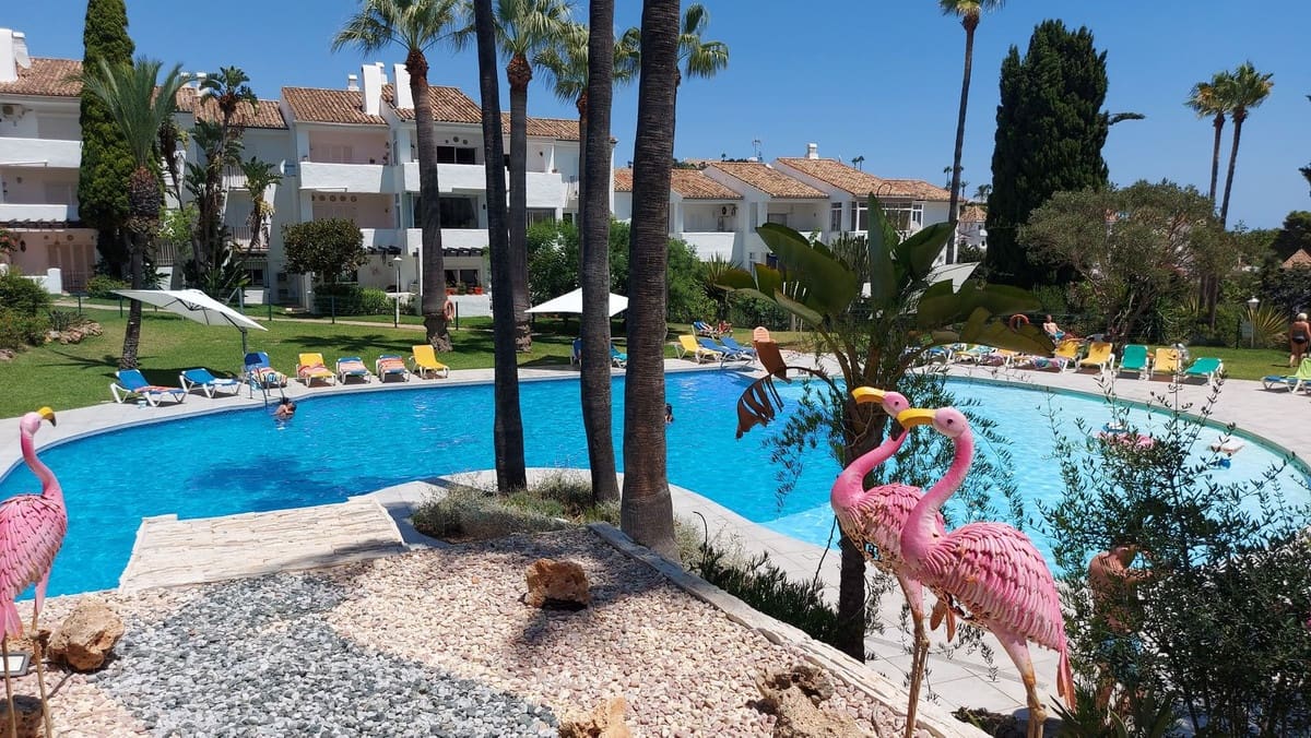 2 soveværelse Lejlighed til salg i La Duquesa / Puerto de la Duquesa med swimmingpool - € 205.000 (Ref: 10125170)