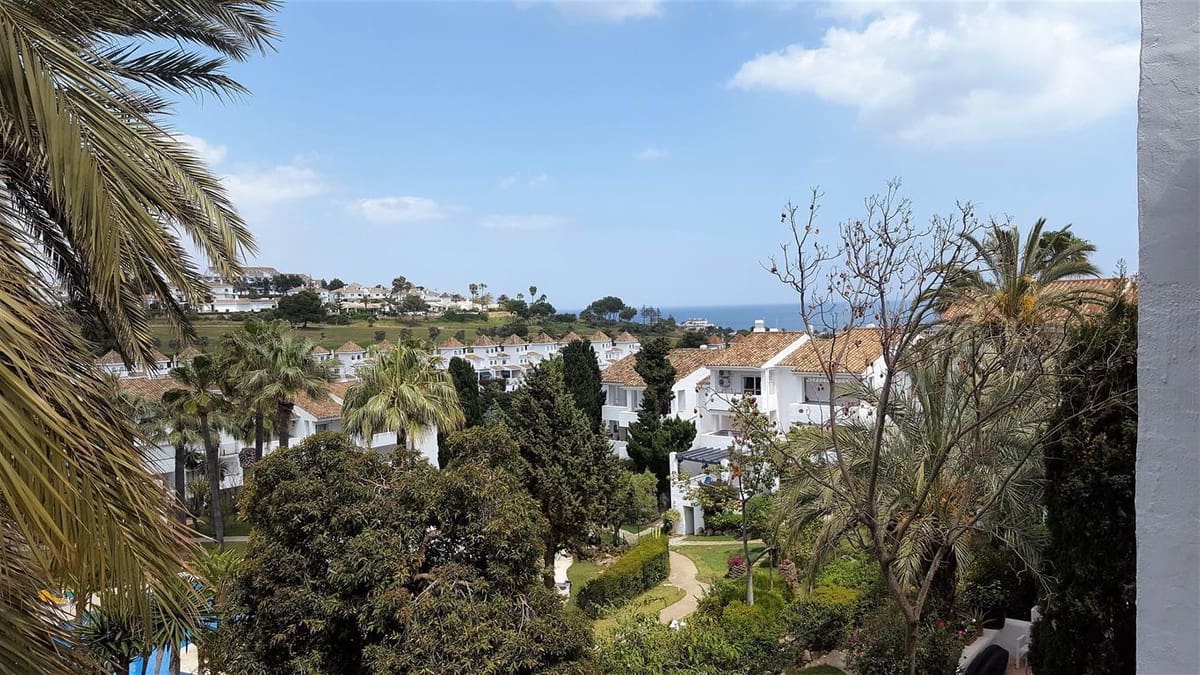 2 soveværelse Lejlighed til salg i La Duquesa / Puerto de la Duquesa med swimmingpool - € 205.000 (Ref: 10125170)