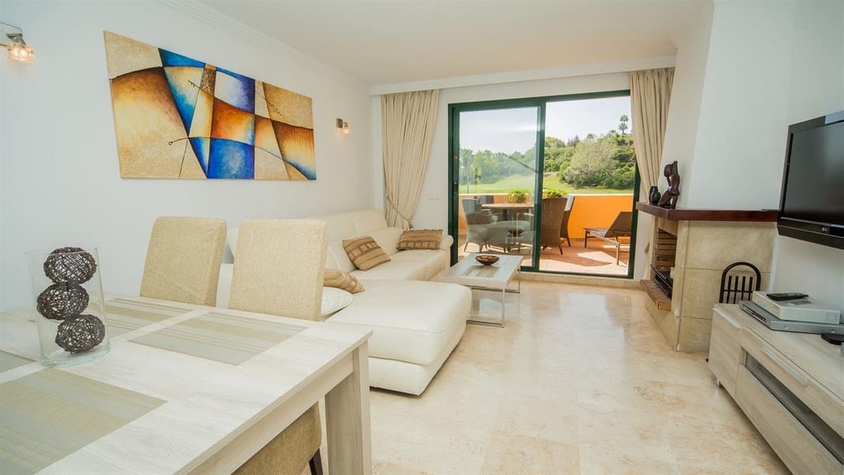 2 quarto Penthouse para venda em La Duquesa / Puerto de la Duquesa com piscina garagem - 375 000 € (Ref: 10125171)