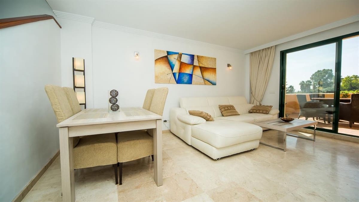 2 quarto Penthouse para venda em La Duquesa / Puerto de la Duquesa com piscina garagem - 375 000 € (Ref: 10125171)