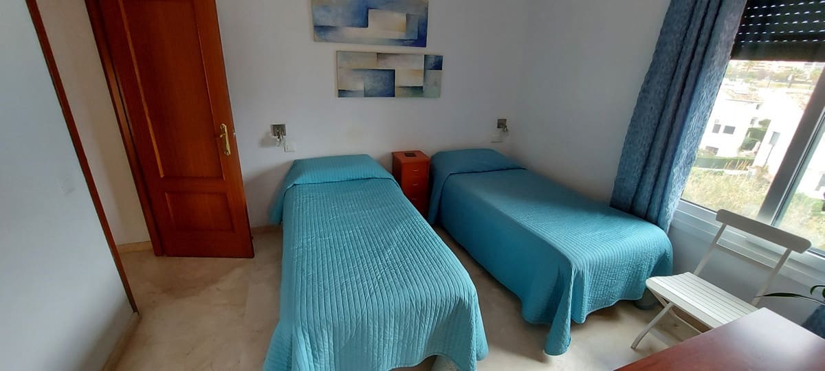 2 quarto Penthouse para venda em La Duquesa / Puerto de la Duquesa com piscina garagem - 375 000 € (Ref: 10125171)