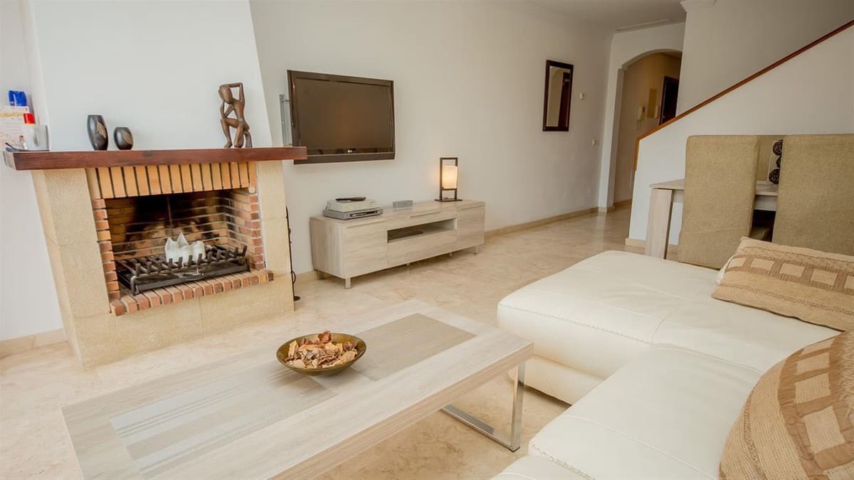 2 quarto Penthouse para venda em La Duquesa / Puerto de la Duquesa com piscina garagem - 375 000 € (Ref: 10125171)