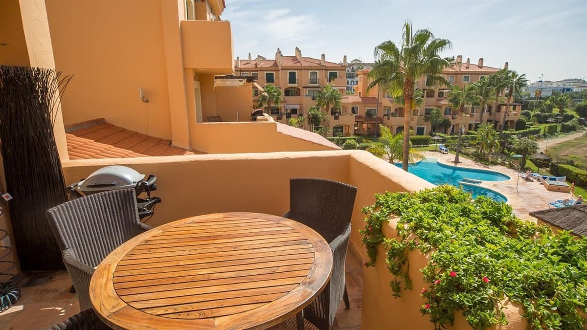 2 quarto Penthouse para venda em La Duquesa / Puerto de la Duquesa com piscina garagem - 375 000 € (Ref: 10125171)