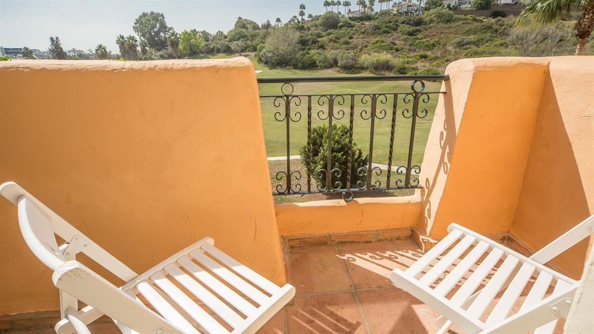 2 quarto Penthouse para venda em La Duquesa / Puerto de la Duquesa com piscina garagem - 375 000 € (Ref: 10125171)