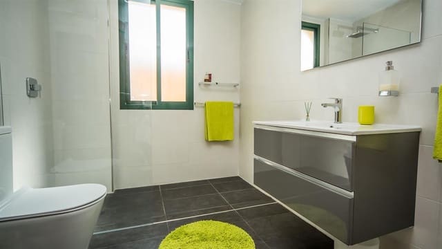 2 quarto Penthouse para venda em La Duquesa / Puerto de la Duquesa, Manilva com piscina garagem - 375 000 € (Ref: 10125171)