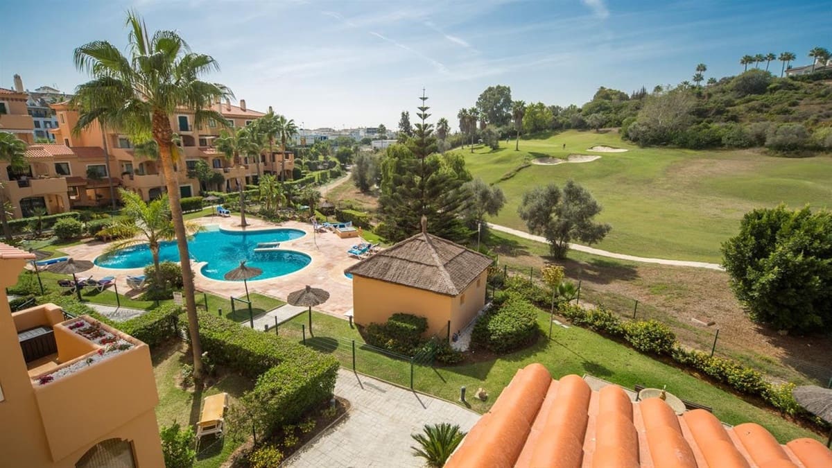 2 quarto Penthouse para venda em La Duquesa / Puerto de la Duquesa com piscina garagem - 375 000 € (Ref: 10125171)