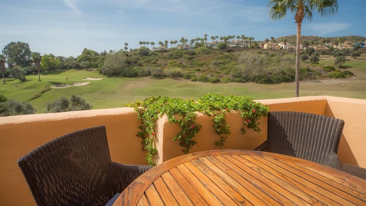 2 quarto Penthouse para venda em La Duquesa / Puerto de la Duquesa com piscina garagem - 375 000 € (Ref: 10125171)