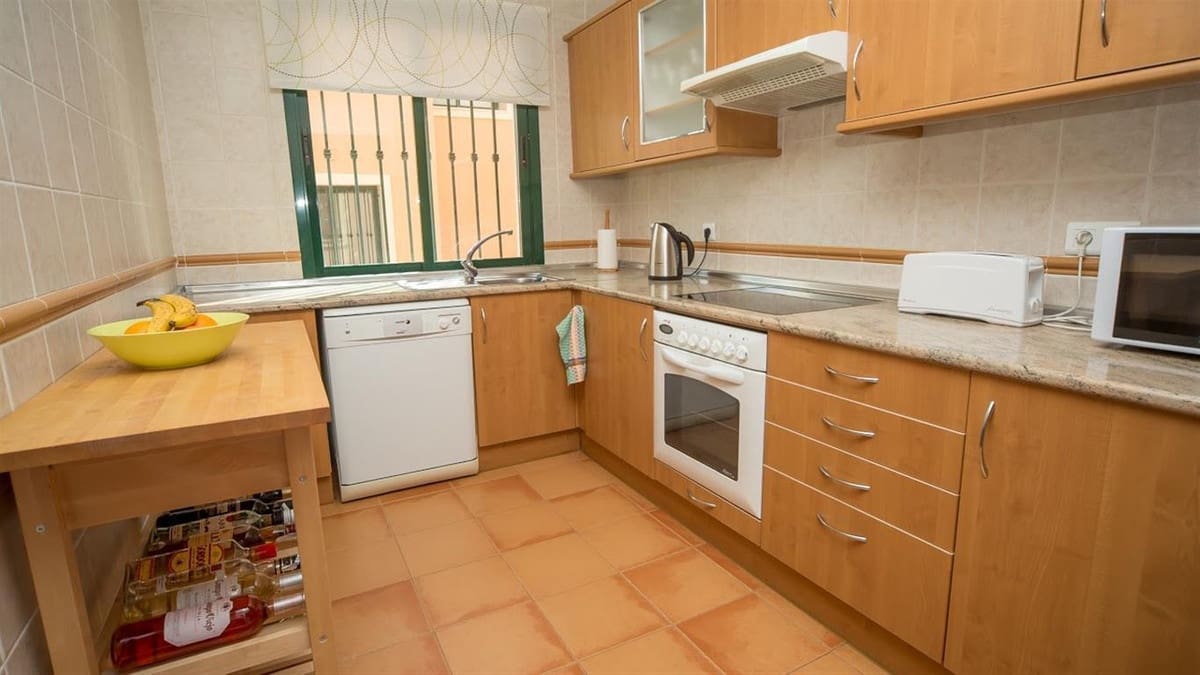 2 quarto Penthouse para venda em La Duquesa / Puerto de la Duquesa com piscina garagem - 375 000 € (Ref: 10125171)