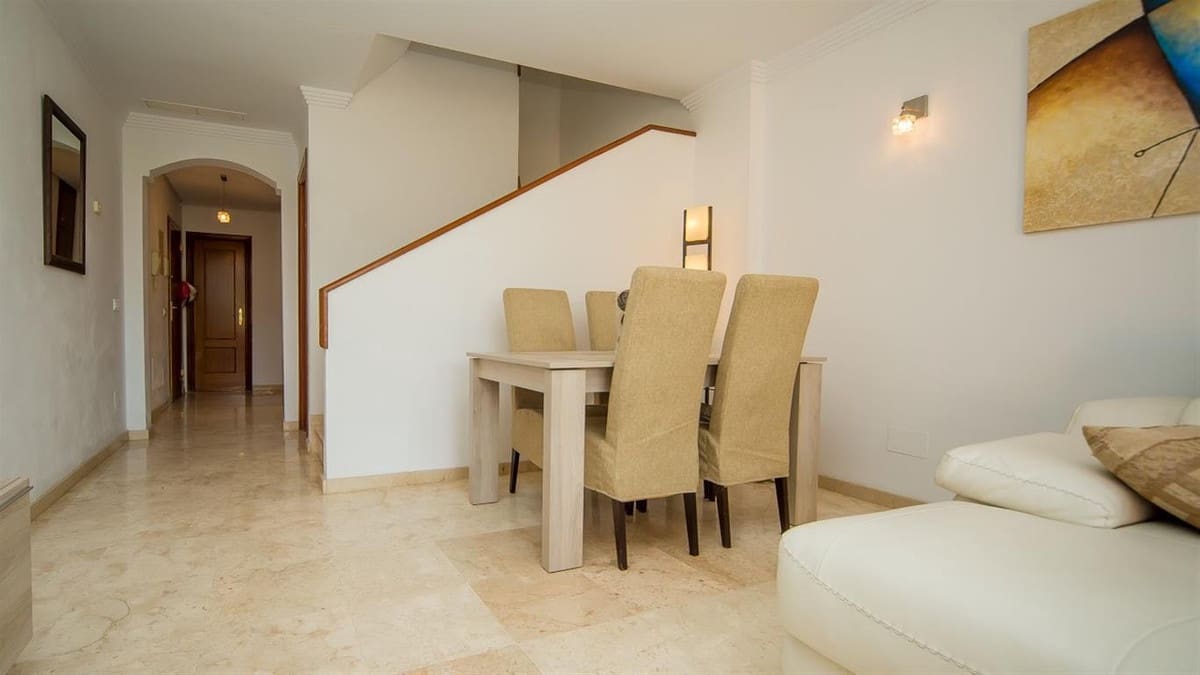 2 quarto Penthouse para venda em La Duquesa / Puerto de la Duquesa com piscina garagem - 375 000 € (Ref: 10125171)