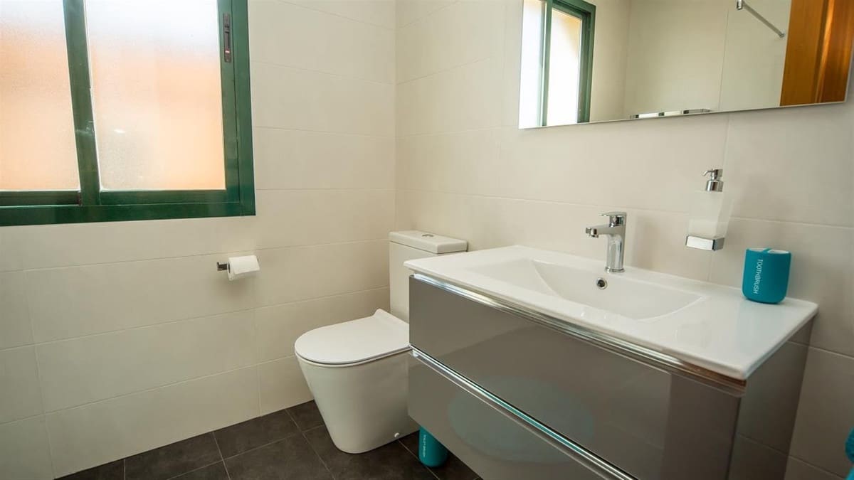 2 quarto Penthouse para venda em La Duquesa / Puerto de la Duquesa com piscina garagem - 375 000 € (Ref: 10125171)