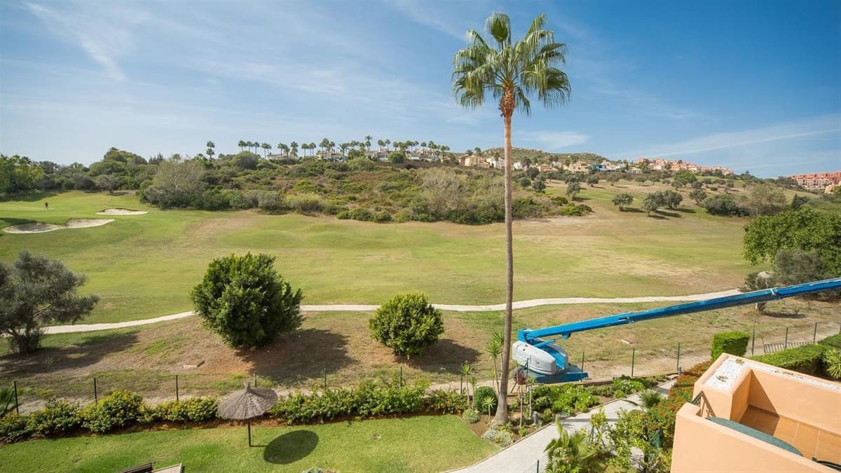 2 quarto Penthouse para venda em La Duquesa / Puerto de la Duquesa com piscina garagem - 375 000 € (Ref: 10125171)