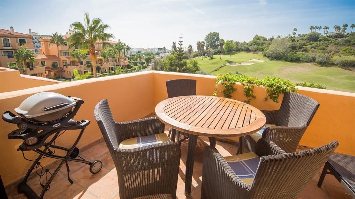 2 quarto Penthouse para venda em La Duquesa / Puerto de la Duquesa com piscina garagem - 375 000 € (Ref: 10125171)