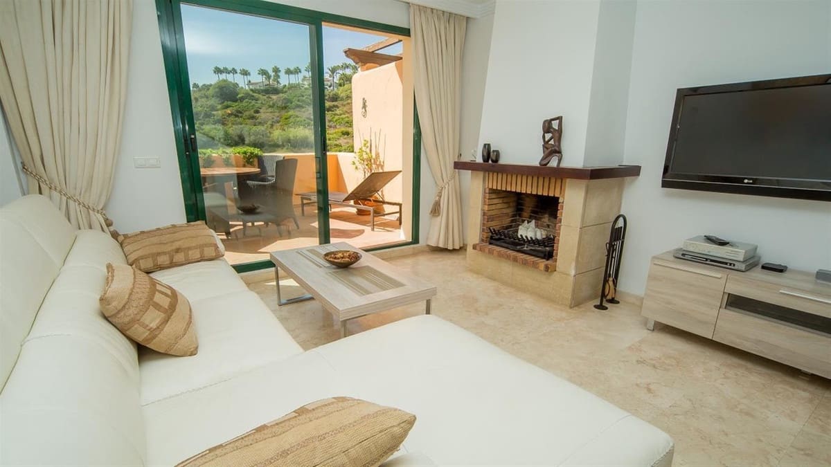 2 quarto Penthouse para venda em La Duquesa / Puerto de la Duquesa com piscina garagem - 375 000 € (Ref: 10125171)