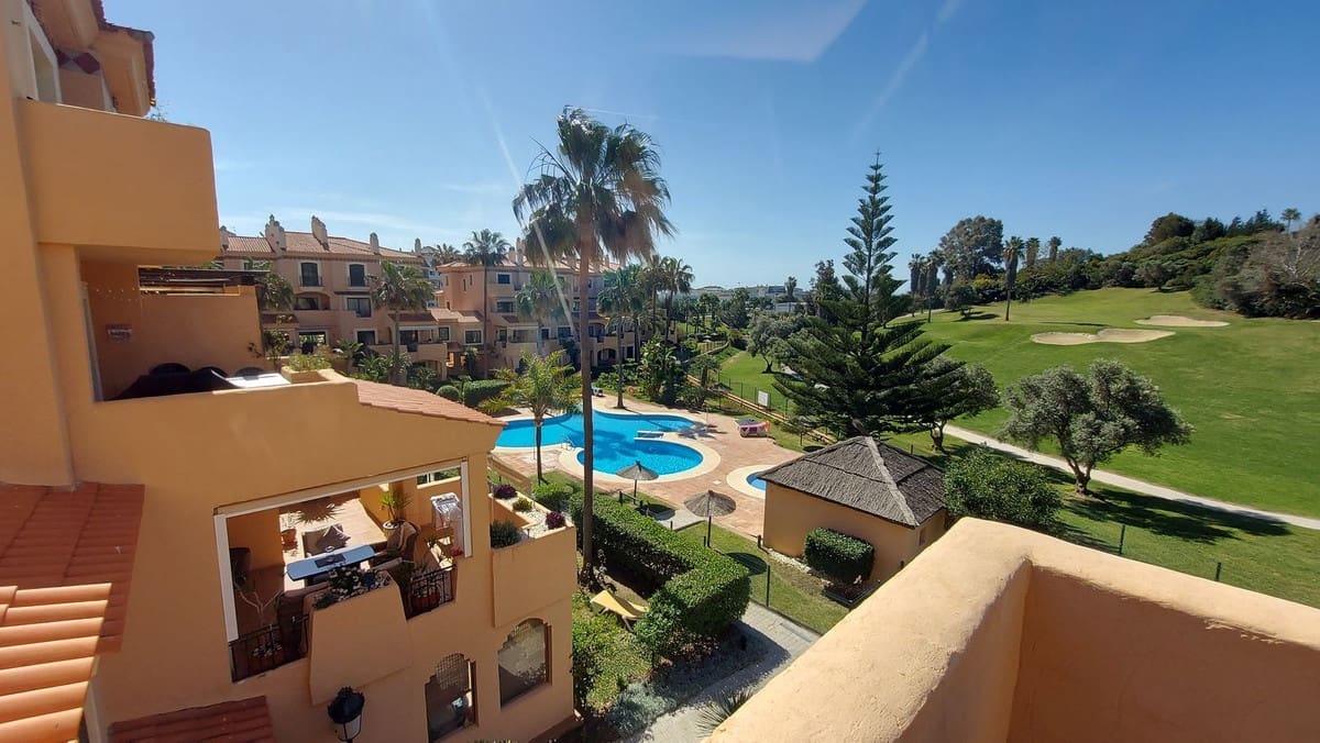 2 quarto Penthouse para venda em La Duquesa / Puerto de la Duquesa com piscina garagem - 375 000 € (Ref: 10125171)