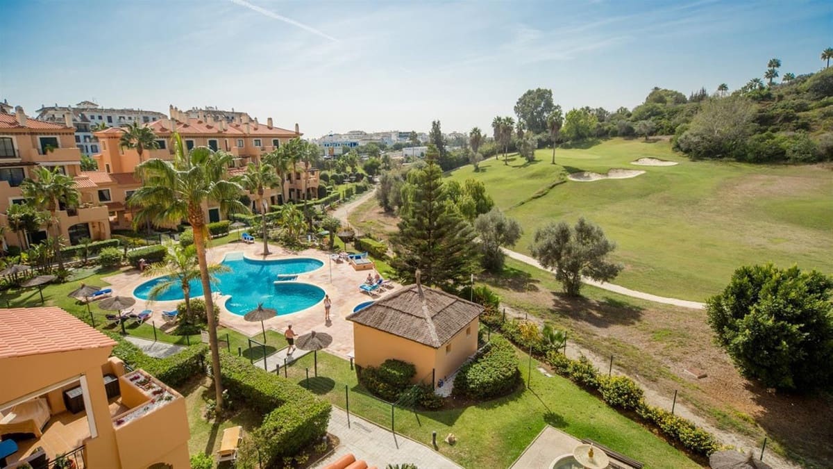 2 quarto Penthouse para venda em La Duquesa / Puerto de la Duquesa com piscina garagem - 375 000 € (Ref: 10125171)