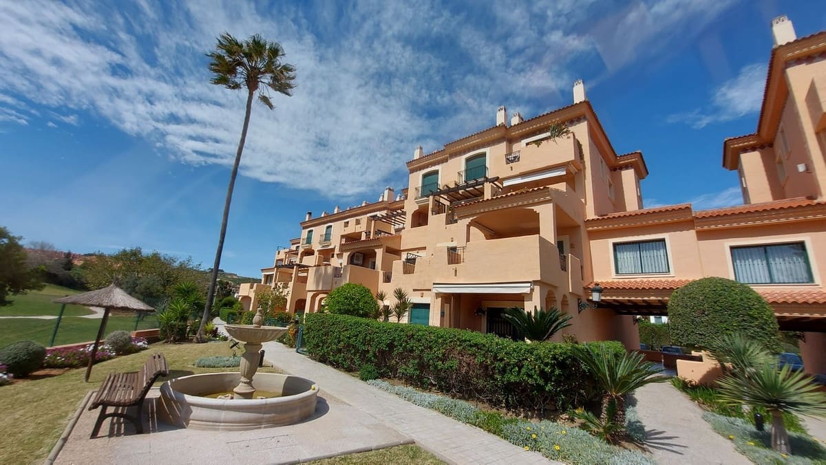 2 quarto Penthouse para venda em La Duquesa / Puerto de la Duquesa com piscina garagem - 375 000 € (Ref: 10125171)