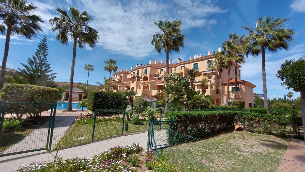 2 quarto Penthouse para venda em La Duquesa / Puerto de la Duquesa com piscina garagem - 375 000 € (Ref: 10125171)