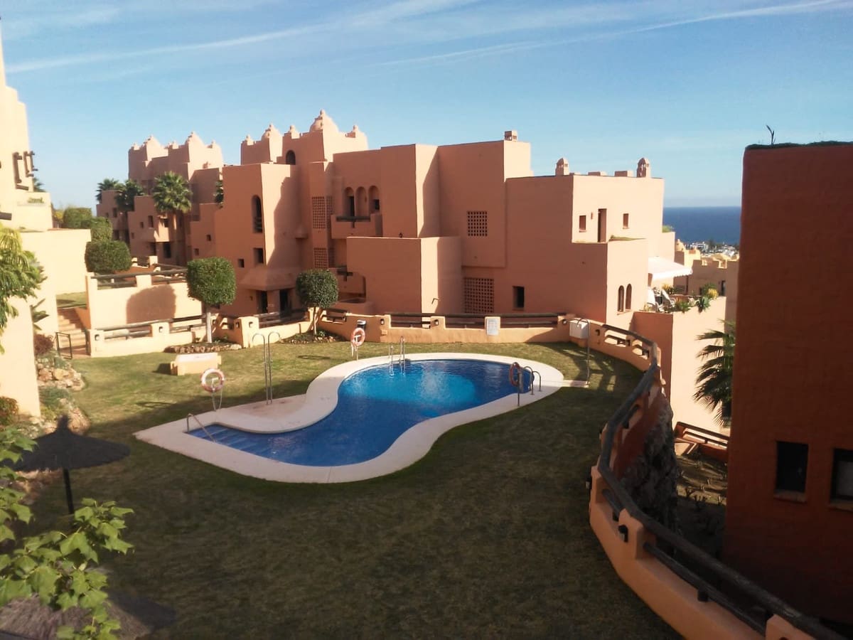 2 makuuhuone Huoneisto myytävänä paikassa La Duquesa / Puerto de la Duquesa mukana uima-altaan 
autotalli - 269 000 € (Ref: 10125186)