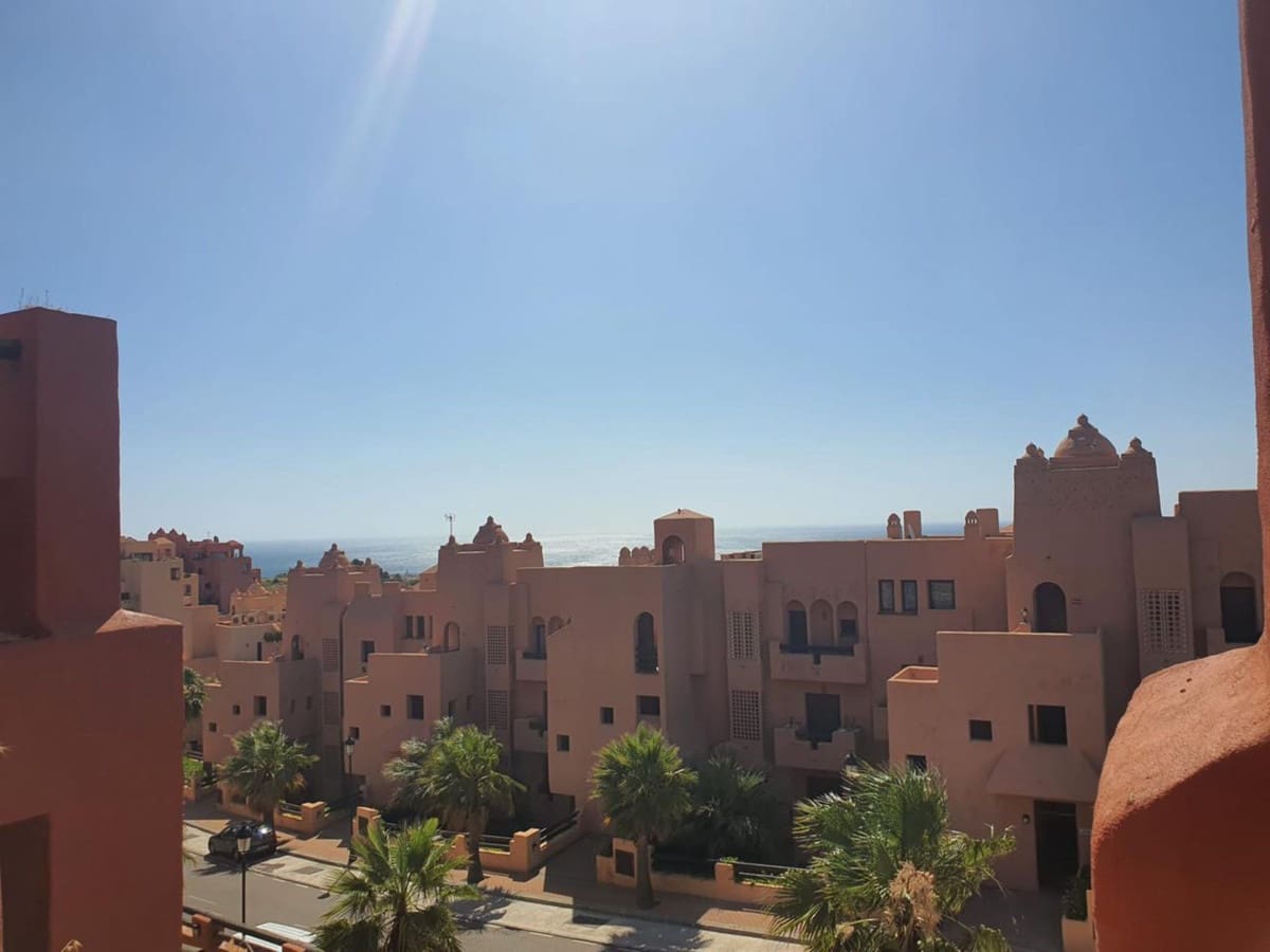 2 makuuhuone Huoneisto myytävänä paikassa La Duquesa / Puerto de la Duquesa mukana uima-altaan 
autotalli - 269 000 € (Ref: 10125186)
