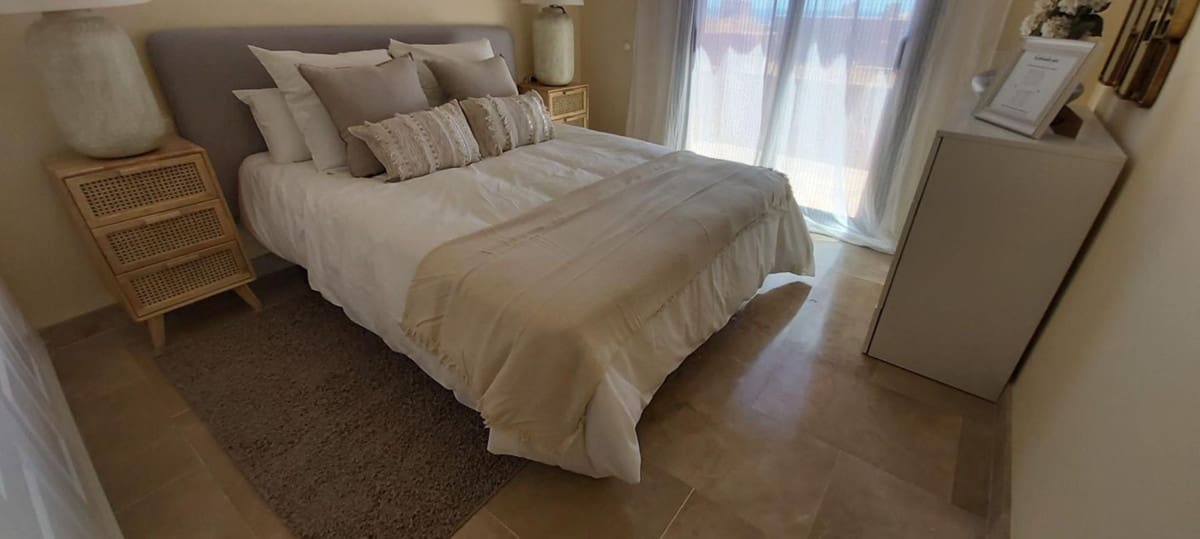 2 makuuhuone Huoneisto myytävänä paikassa La Duquesa / Puerto de la Duquesa mukana uima-altaan 
autotalli - 269 000 € (Ref: 10125186)